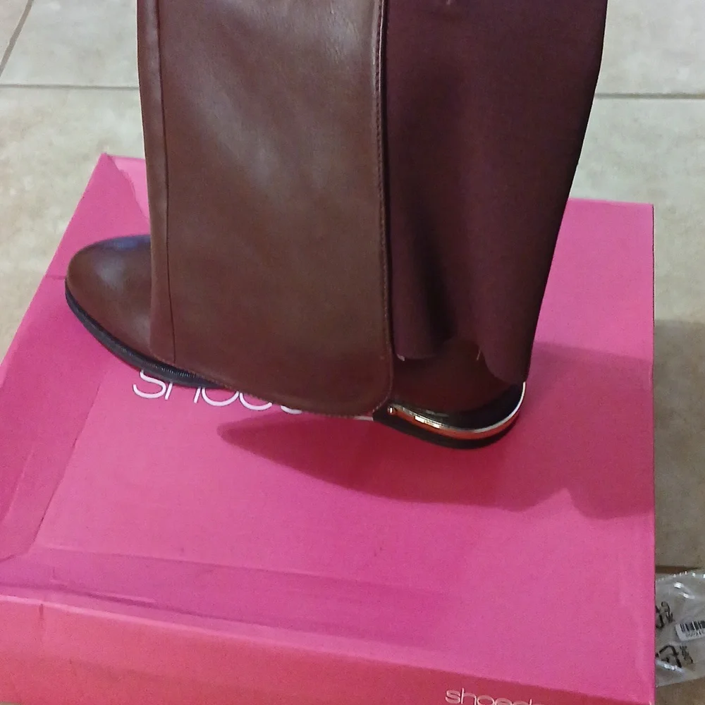 Boot - Picture 2 of 3